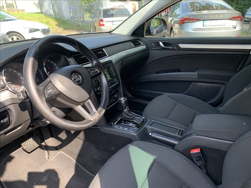 Škoda Superb 2,0 TDI DSG - fotka 11 z 19