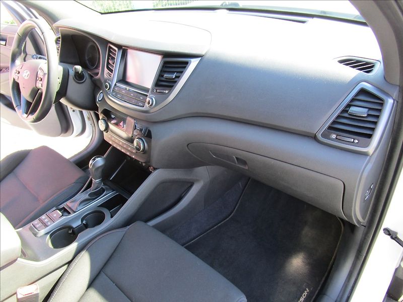 Hyundai Tucson 2.0CRDi 4WD, automat - fotka 20 z 47