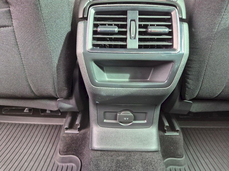Škoda Karoq (2024) Ambition 1.5TSi 110kW 6°manuál - fotka 23 z 25