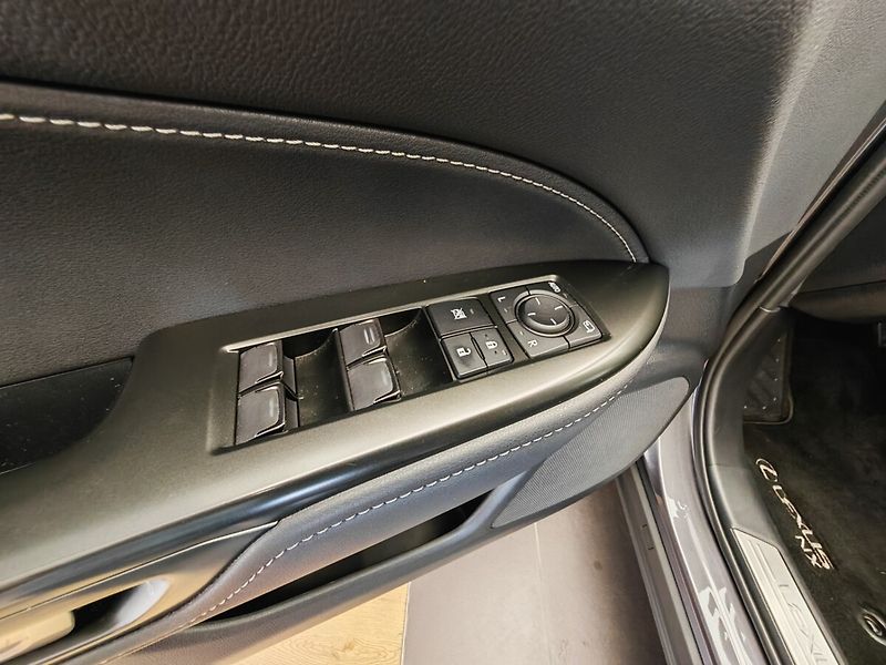 Lexus NX 450h plus 450h+ Plug-in Hybrid EXECUTIVE - fotka 27 z 44