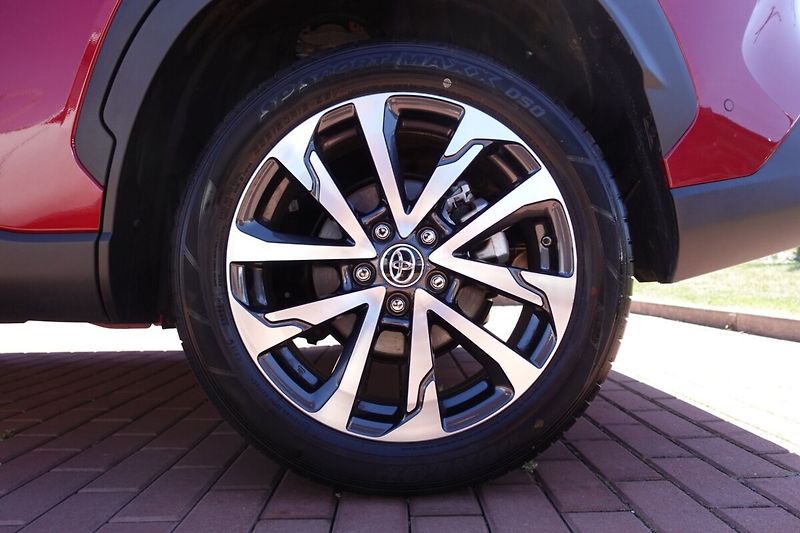 Toyota Corolla Cross 2,0 HEV Executive (bi-tone) 4x - fotka 8 z 34
