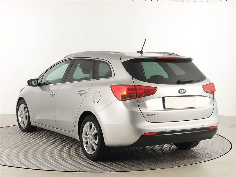 Kia Ceed (2013) Gold 1.6 GDI, Automat, Navi - fotka 4 z 18