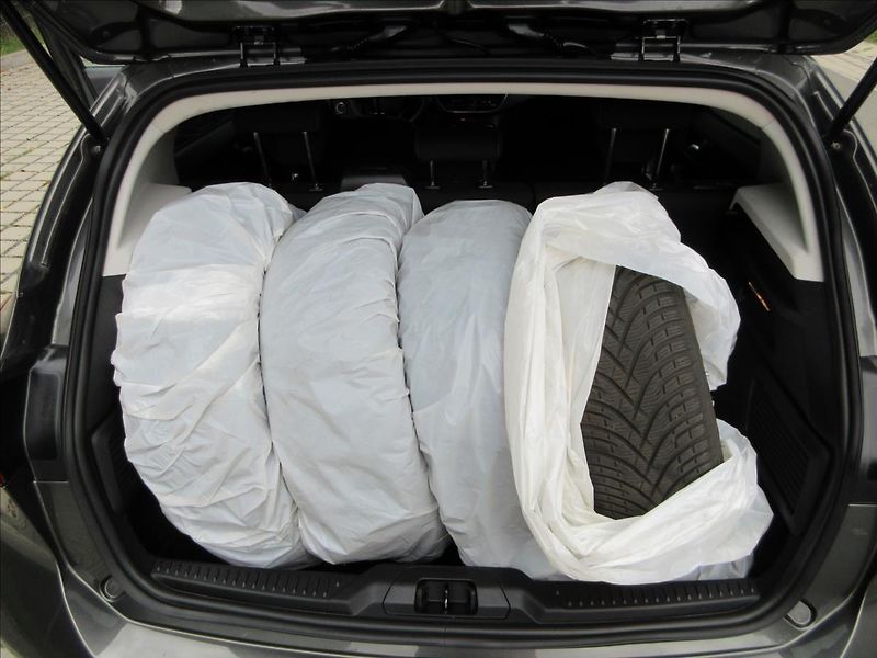 Ford Focus 1,0 i, Vyhř.sed,vol,okn, Navi, - fotka 27 z 29