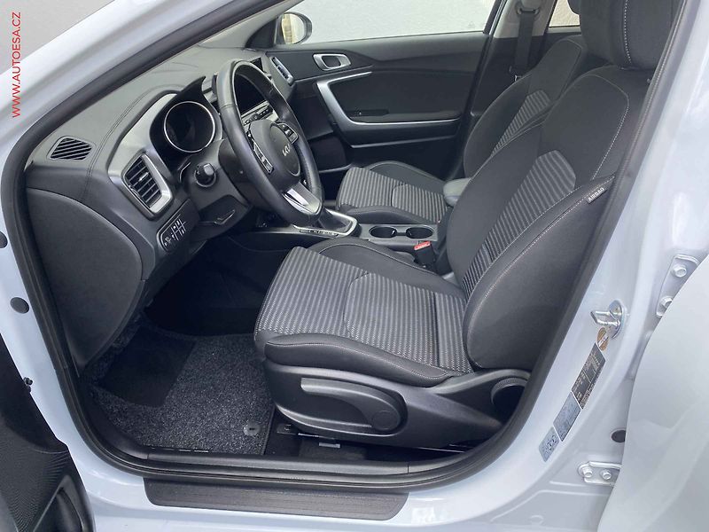 Kia Ceed (2022) 1.5T-GDi SW, 1.maj,ČR, LED - fotka 9 z 17