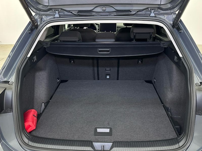 Volkswagen Golf Life DSG - fotka 10 z 28