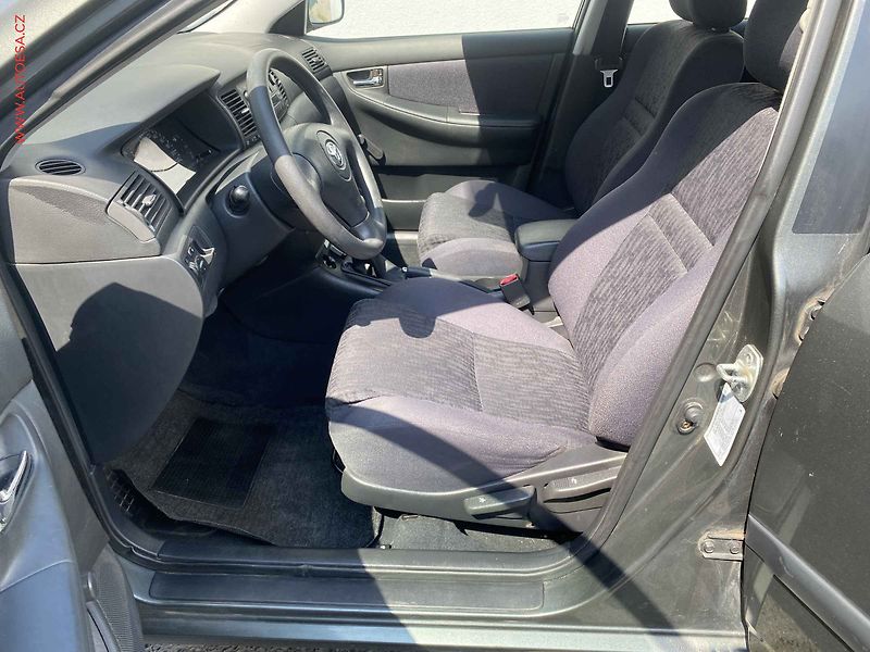 Toyota Corolla (2004) 1.4 VVT-i, ČR, TZ, park.čidla - fotka 9 z 14