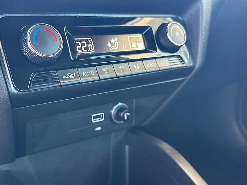 Škoda Fabia (2019) 1.0TSi MONTE CARLO, APP, LED - fotka 14 z 19