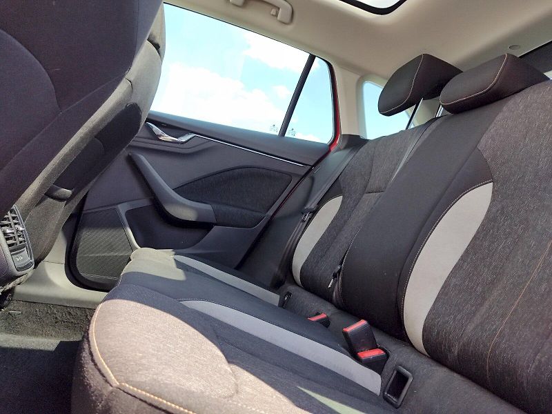 Škoda Scala (2020) Style Emotion 1,5 Tsi 110 Kw D - fotka 24 z 36