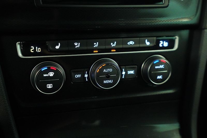 Volkswagen Golf - fotka 24 z 29