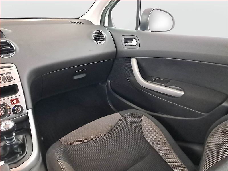 Peugeot 308 (2012) 1.6 HDi, 7 míst, po STK - fotka 8 z 19