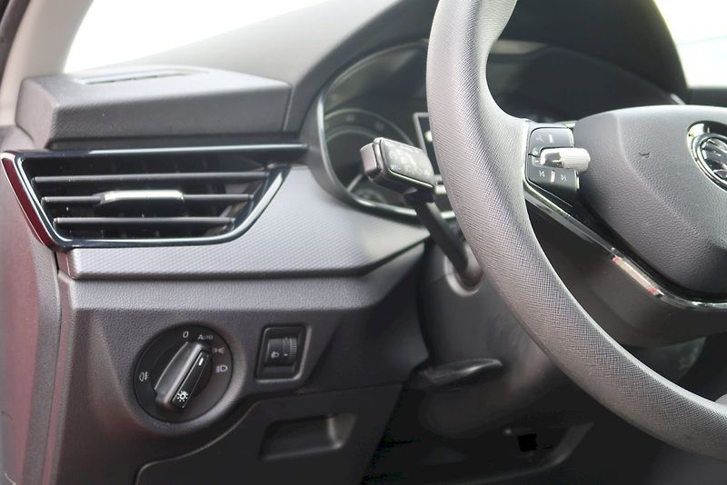 Škoda Kamiq (2023) Ambition 1,0 TSi/ 70 kW - fotka 9 z 34
