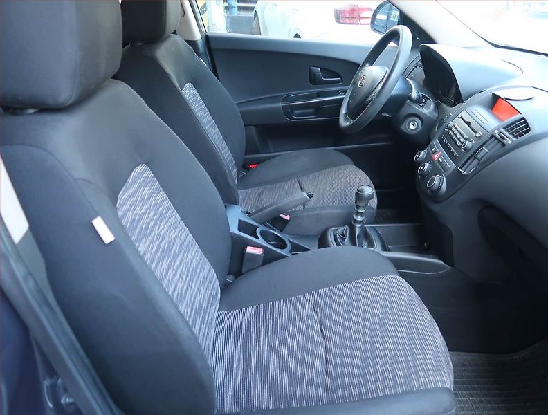 Kia Ceed (2008) 1.4 CVVT, po STK, jezdí dobře - fotka 9 z 14