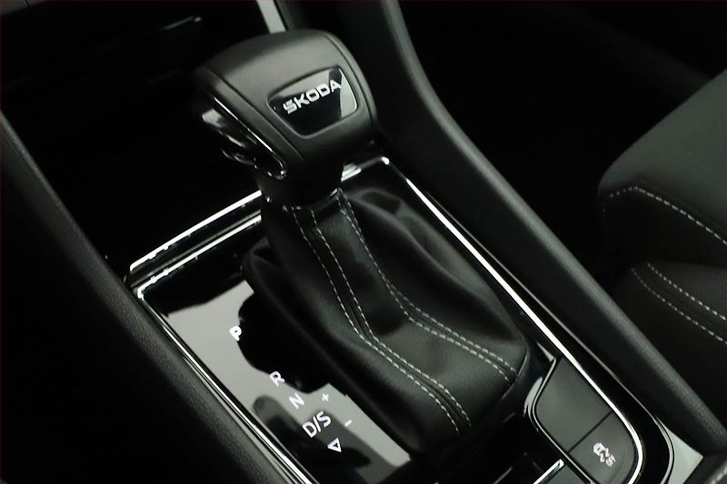 Škoda Karoq (2025) 2.0 TDI, SPORTLINE, KEYLESS - fotka 14 z 19