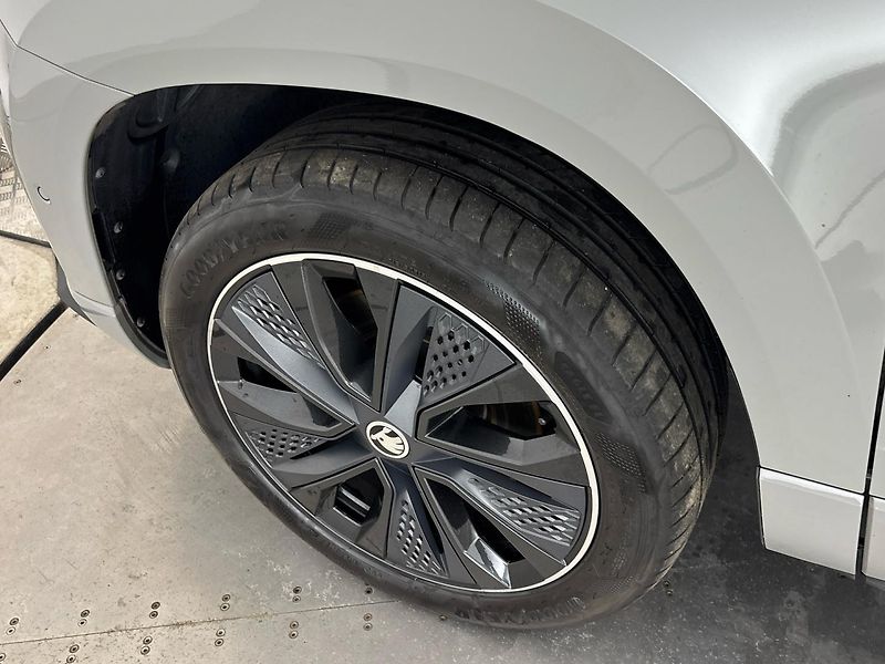 Škoda Karoq DSG Sportline - fotka 28 z 31