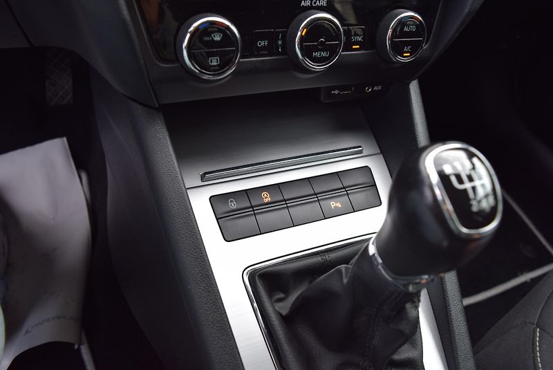 Škoda Octavia (2017) 1.5TSI 110kw AMBITION APP TEMP - fotka 22 z 50