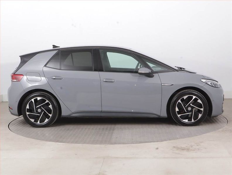 Volkswagen ID.3 (2023) Pro Perf. (62 kWh), SoH 89% - fotka 6 z 18