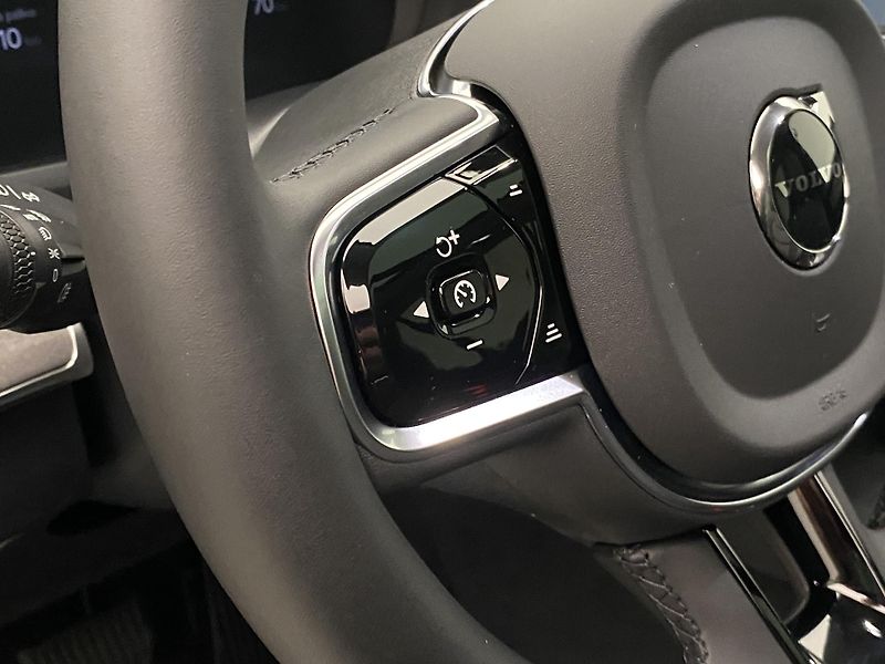 Volvo XC90 (2026) T8 AWD RECHARGE DARK ULTRA - fotka 29 z 76