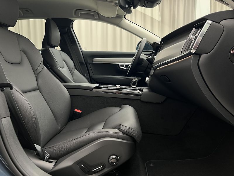 Volvo V90 T6 AWD RECHARGE CORE AUT  - fotka 19 z 47