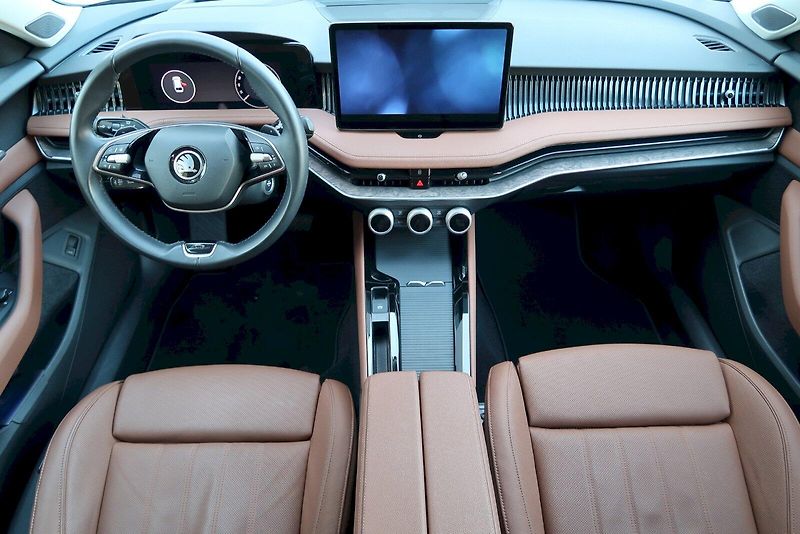 Škoda Superb (2024) Combi Laurin & Klement 2,0 TDi - fotka 14 z 31