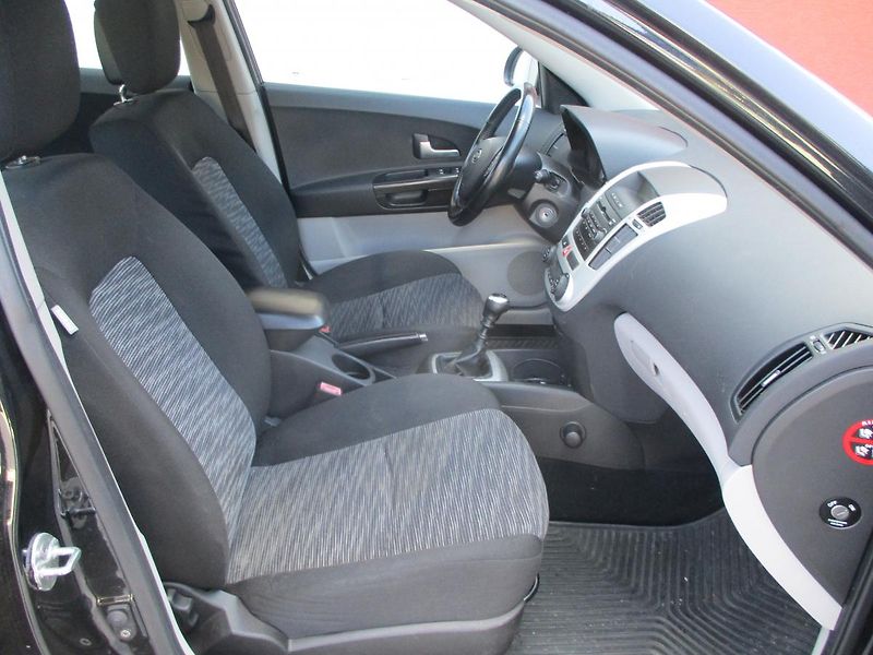 Kia Ceed 1.6 CRDi 16V - fotka 14 z 30