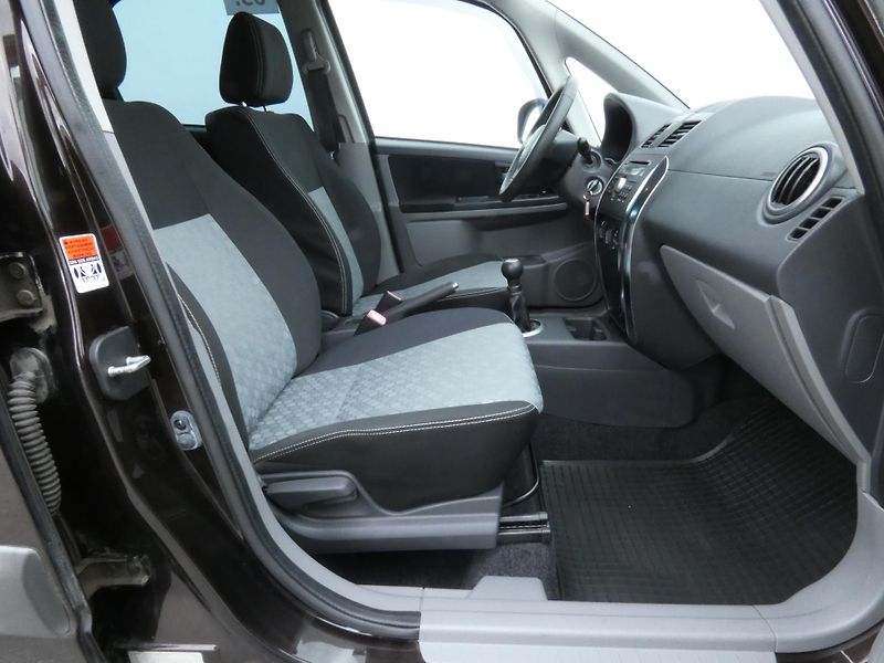 Suzuki SX4 (2013) 1.6 VVT - fotka 22 z 30