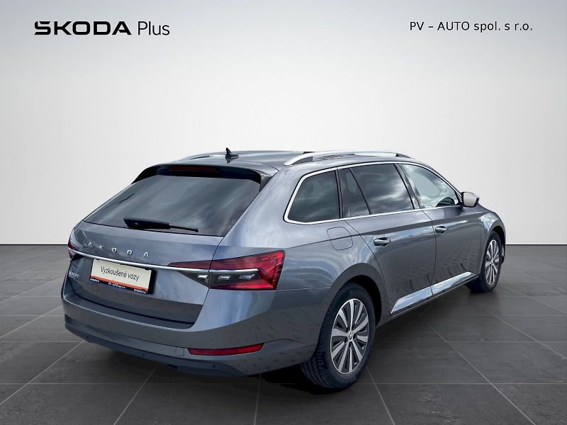 Škoda Superb (2023) 2.0 TDI 110kW DSG Style Plus c - fotka 2 z 35