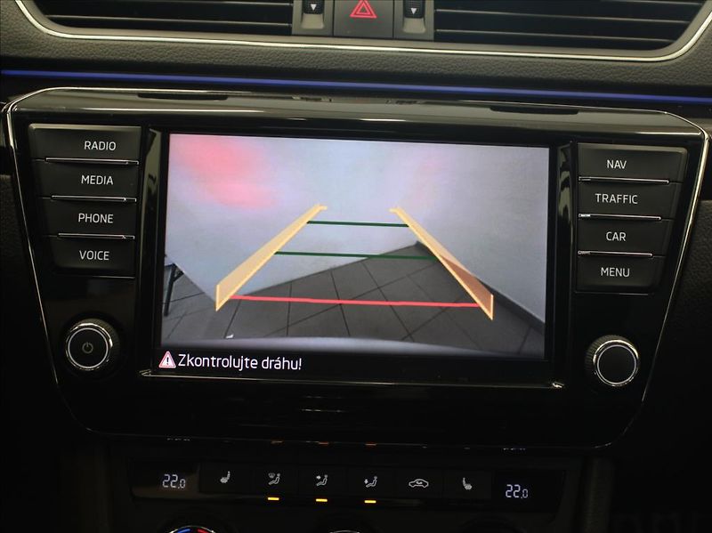 Škoda Superb 2,0 TDi 140kW Laurin & Klement - fotka 10 z 32
