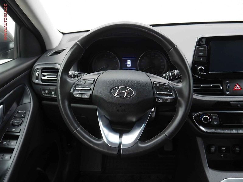 Hyundai i30 (2022) 1.5T-GDi, 2.maj,ČR, servis - fotka 15 z 16