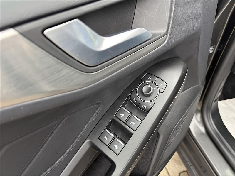 Ford Focus 1,5 EcoBlue 88kW Titanium - fotka 18 z 30
