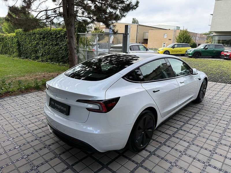 Tesla Model 3 --REZERVACE-- - fotka 37 z 39