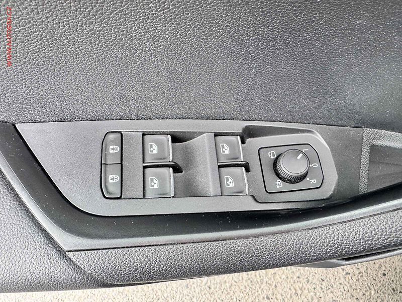 Škoda Karoq (2018) 1.0 TSi, Style, LED, kamera - fotka 12 z 15