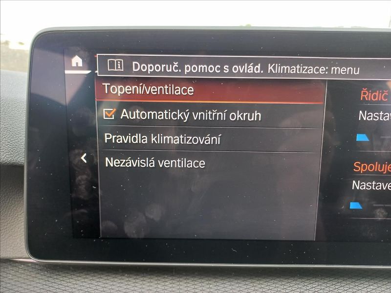 BMW Řada 5 530d Touring xDrive M-paket - fotka 16 z 26