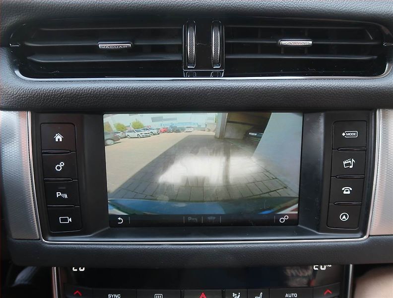 Jaguar XF (2017) E-Performance, Automat, Kůže - fotka 17 z 18