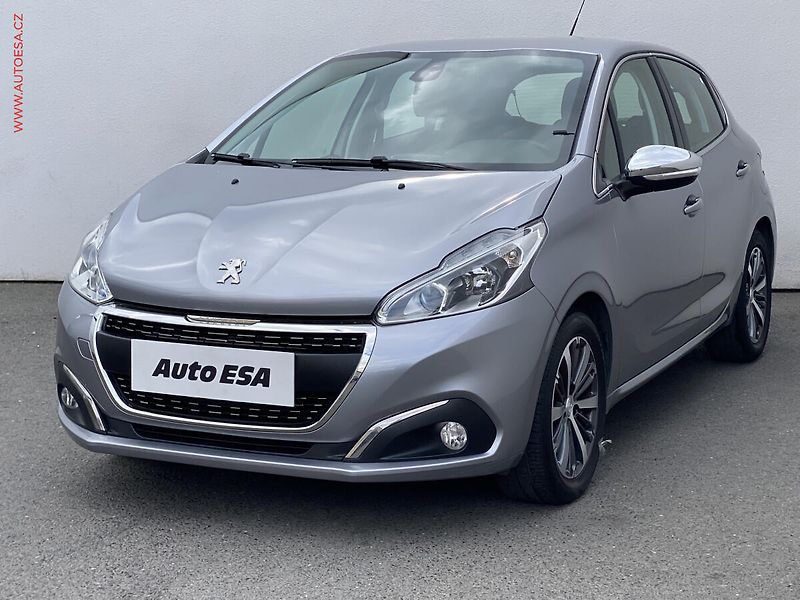 Peugeot 208 (2019) 1.2PT, Allure, navi - fotka 3 z 15