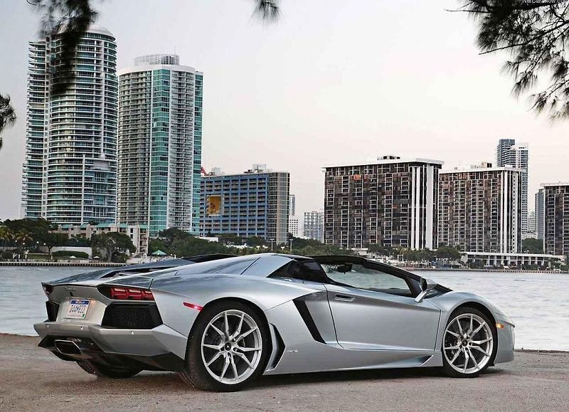 Lamborghini V12