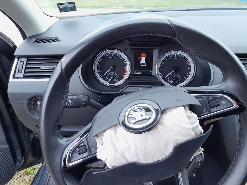 Škoda Octavia 2,0 TDI DSG serviska 2x klíč - fotka 12 z 18