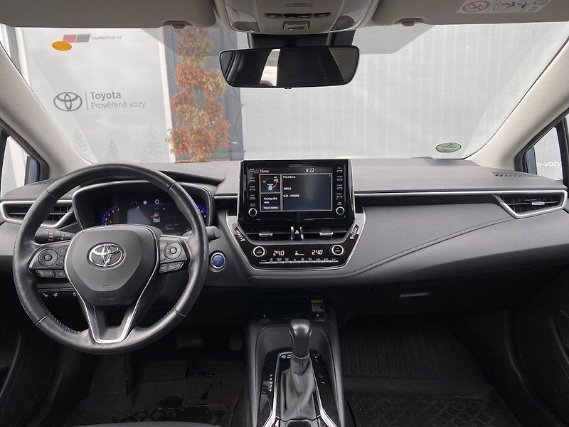 Toyota Corolla 1.8HSD, ČR, Executive VIP - fotka 10 z 23