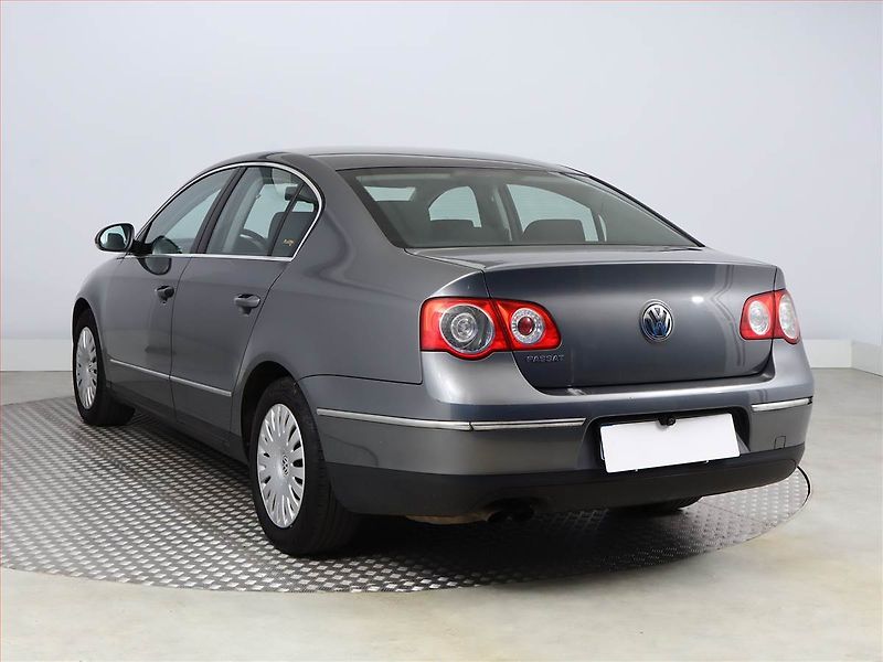 Volkswagen Passat (2005) 2.0 TDI, po STK, jezdí výborně - fotka 4 z 12