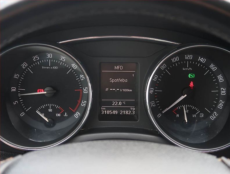 Škoda Superb (2011) Comfort 2.0 TDI, Automat, Navi - fotka 11 z 19