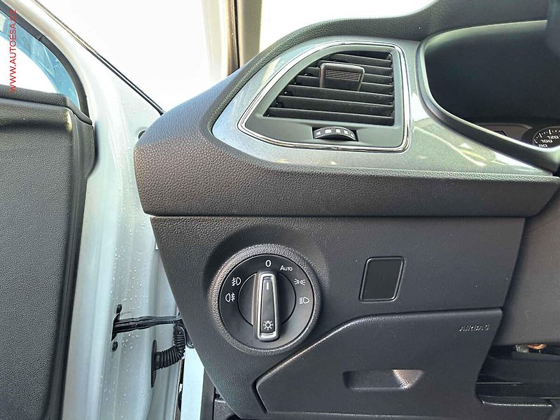 Seat Leon (2014) 2.0TDi, navi, panor. - fotka 13 z 18