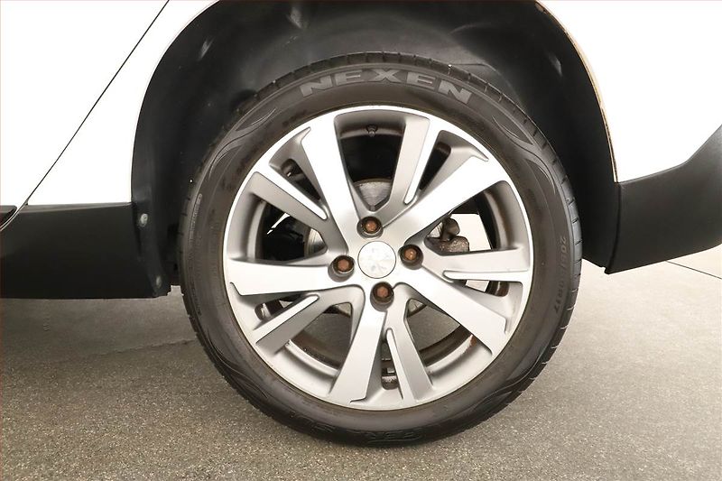 Peugeot 2008 (2018) 1.2 PureTech, Automat - fotka 12 z 14