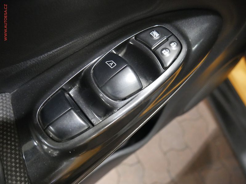 Nissan Juke (2015) 1.2i, 2.maj,ČR, Navi - fotka 9 z 16