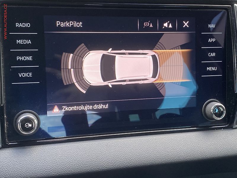 Škoda Karoq (2020) 2.0 TDi 4x4, Drive, DSG, LED - fotka 16 z 17