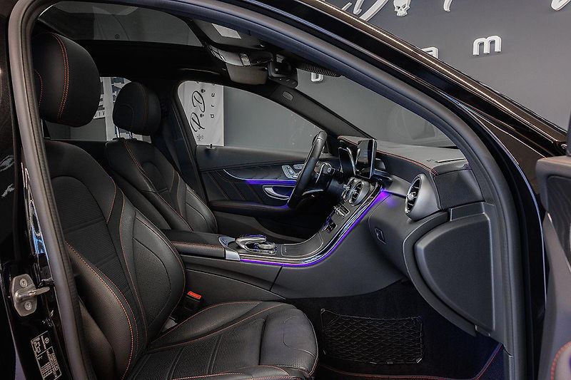 Mercedes-Benz Třídy C (2019) C43 AMG T V6 Biturbo - fotka 28 z 43