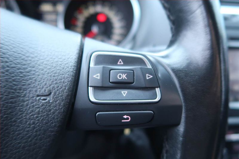 Volkswagen Golf (2009) 1.6 TDI, Tempomat - fotka 17 z 19