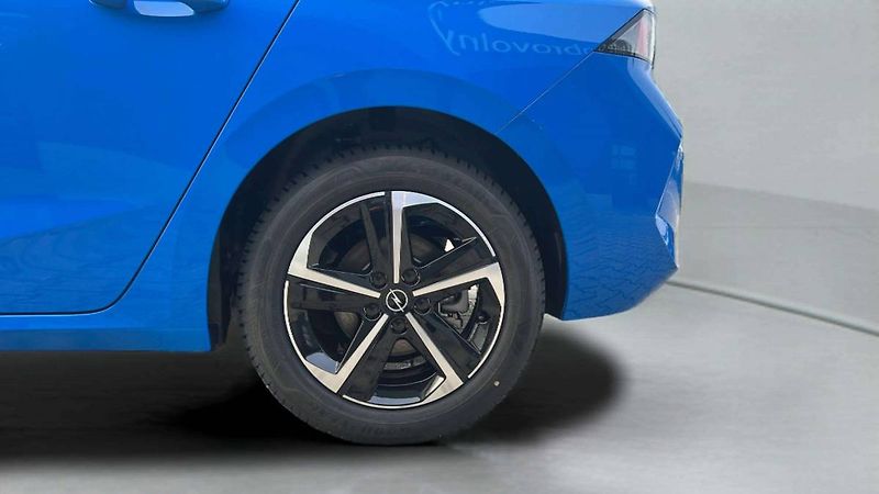 Opel Astra Edition HB 1.2 TURBO (96kW/130 - fotka 26 z 26