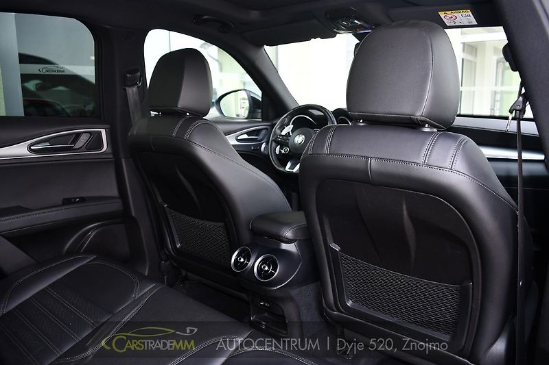 Alfa Romeo Stelvio 2.2D VELOCE Q4 H&K PANOR TAŽNÉ - fotka 18 z 53