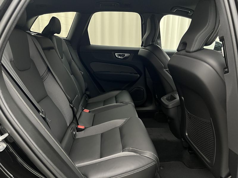Volvo XC60 (2026) B5 AWD BLACK EDITION PLUS AUT - fotka 28 z 45