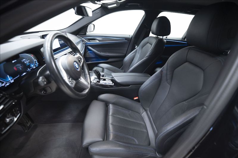 BMW Řada 5 530e xDrive M Sport ČR DPH   2 - fotka 13 z 42