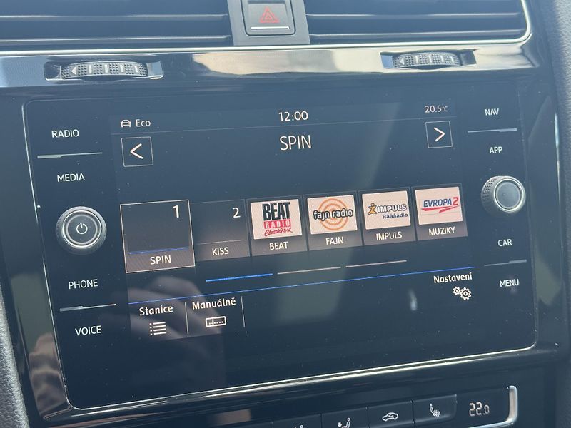 Volkswagen Golf (2017) VII 1.4TSi MAN Highline, RZV - fotka 33 z 51